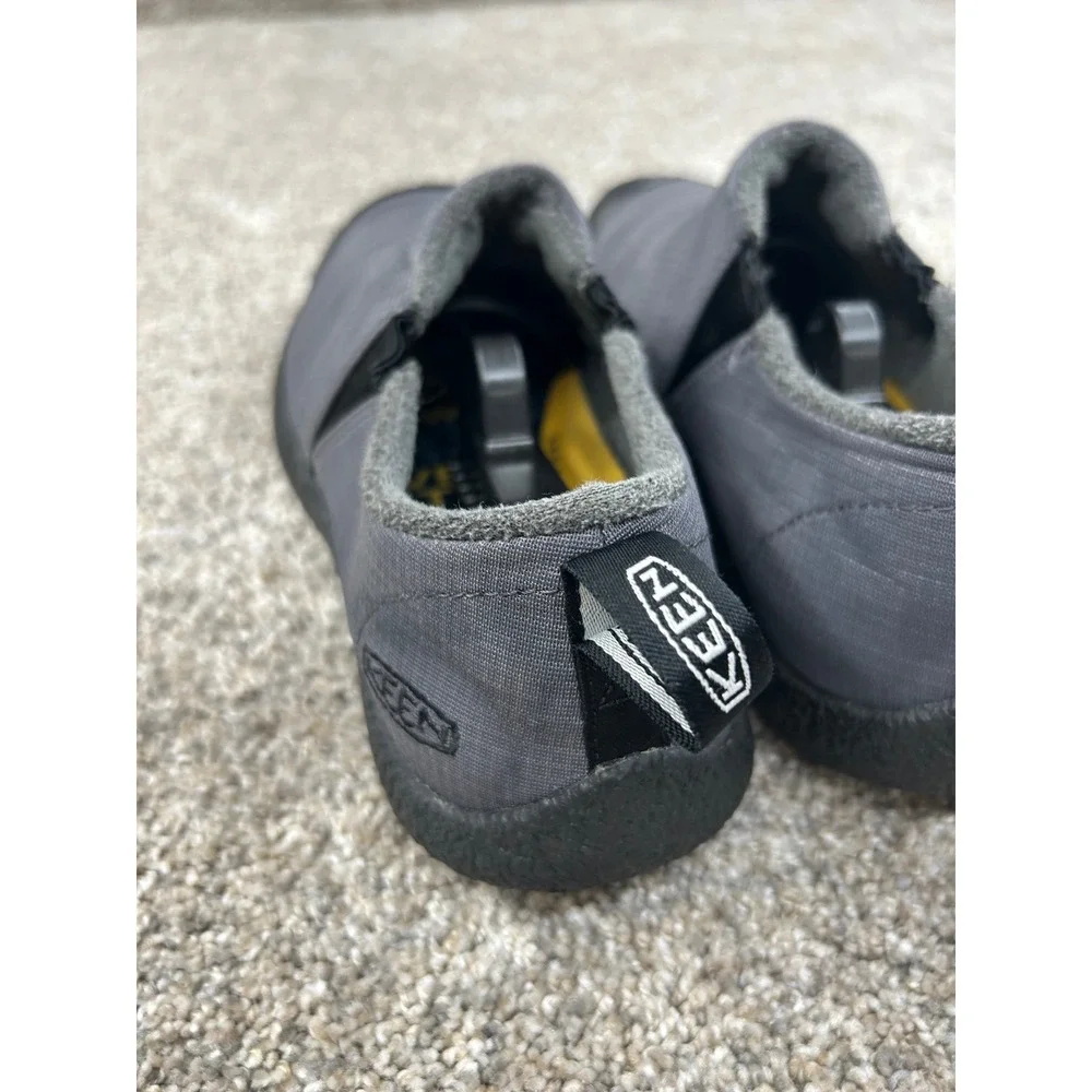 KEEN Howser II Mens 8.5 Grey Quilted Nylon Fleece Lined Slip On Shoes Sneakers